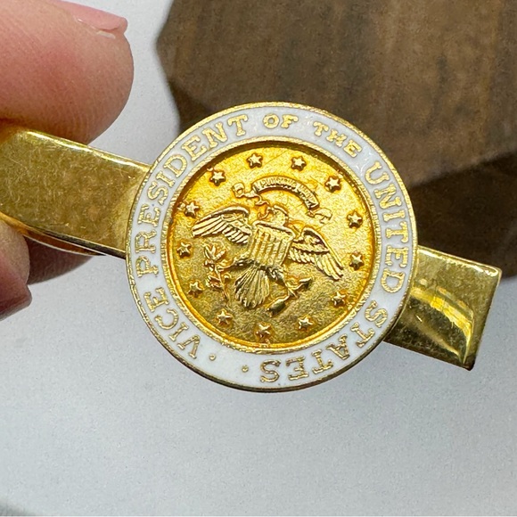 Vice President of the United States gold tone tie clip tie bar - Picture 2 of 4